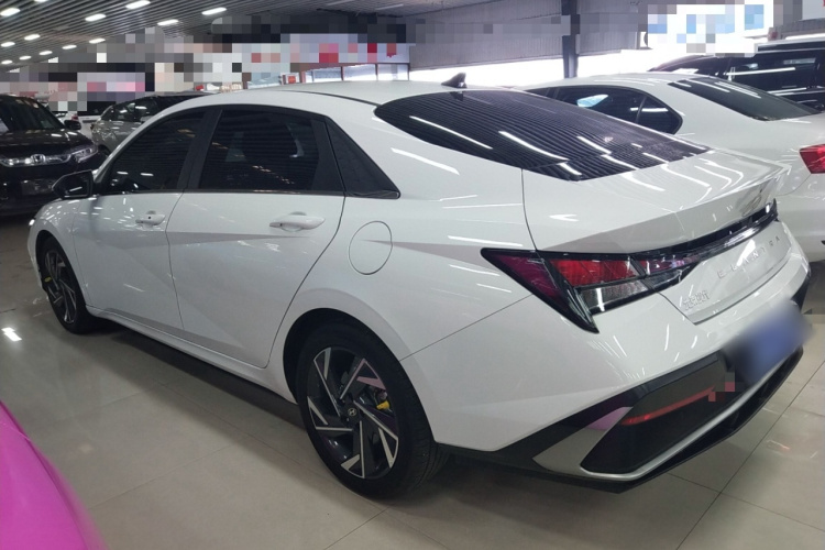 现代 伊兰特 2023款 1.5L CVT GLX精英版车身外观4