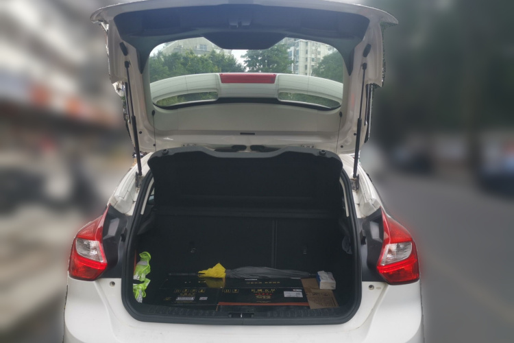 福特 福克斯 2012款 两厢 2.0L 自动豪华运动型局部细节23