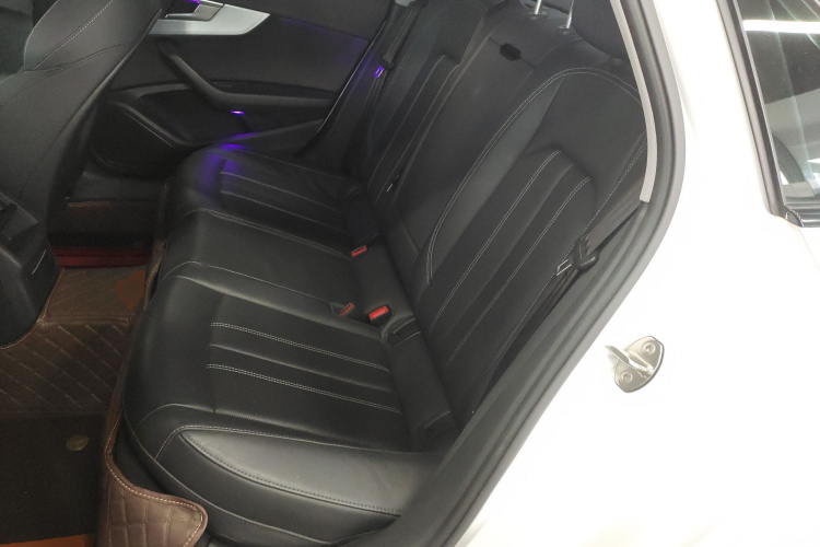 奥迪A4L 2022款 40 TFSI 时尚动感型中控内饰21