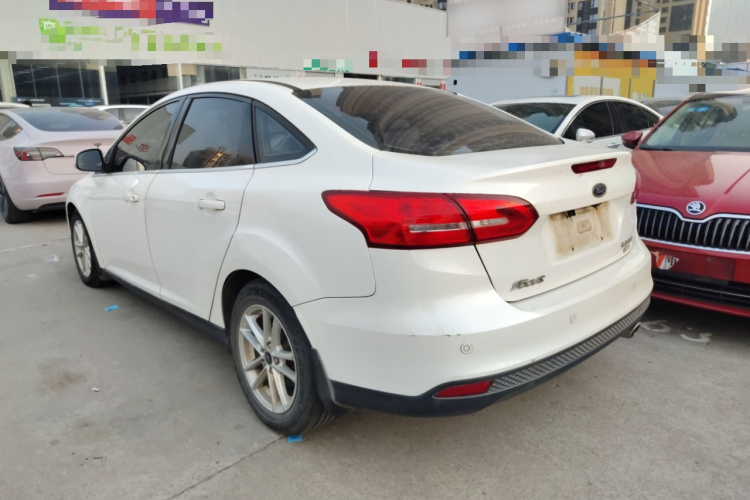 福特 福克斯 2015款 三厢 EcoBoost 180 自动精英型车身外观4