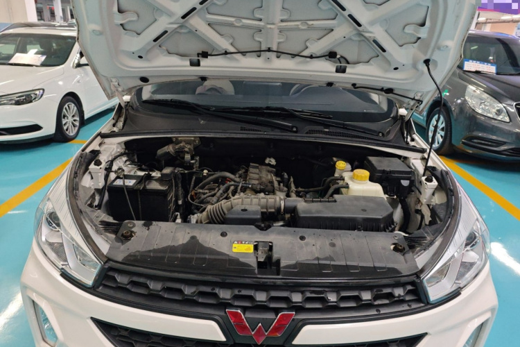 五菱汽车 五菱宏光S3 2019款 1.5L 手动标准型 国VI机舱底盘24