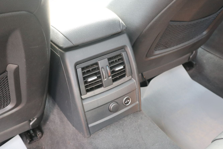 宝马3系 2015款 320Li 超悦版时尚型中控内饰7011