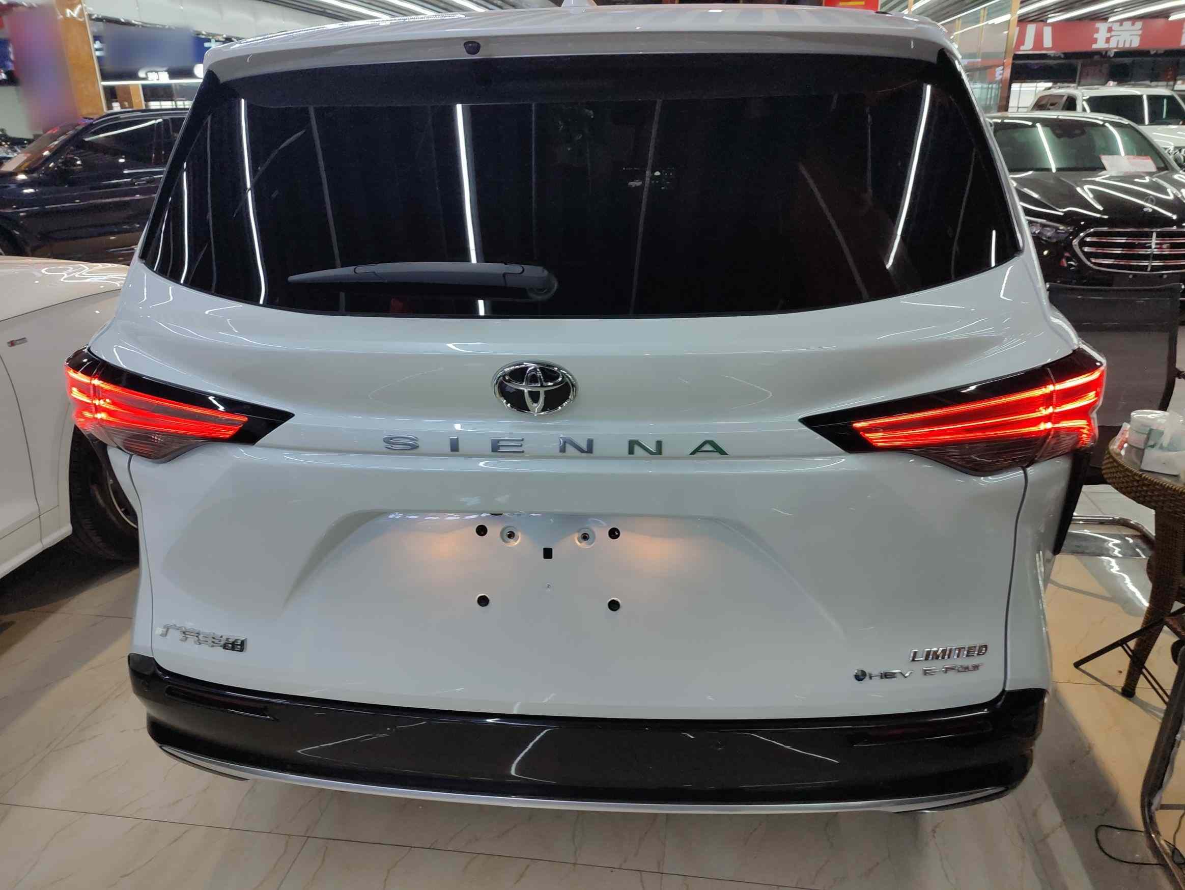 丰田 赛那SIENNA 2024款 2.5L混动 四驱尊贵版(3)