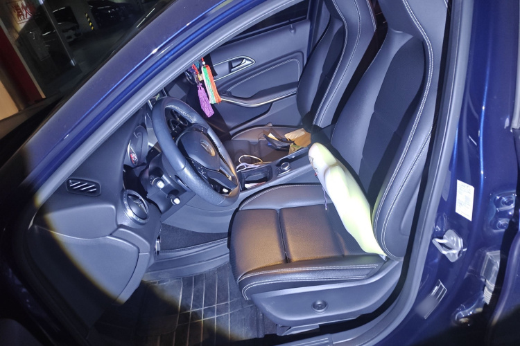 奔驰GLA 2016款 GLA 200 动感型中控内饰19