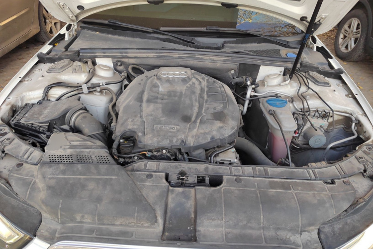 奥迪A4L 2015款 35 TFSI 自动舒适型机舱底盘24