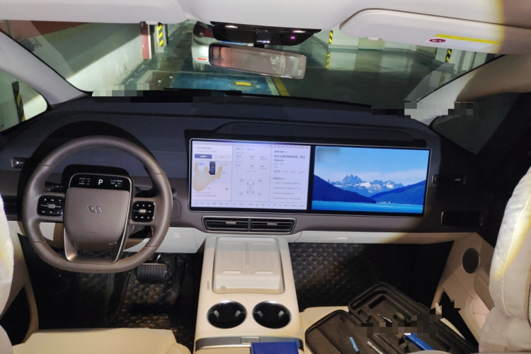 理想汽车 理想MEGA 2024款 Ultra中控内饰12