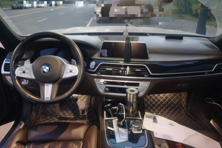 宝马7系 2019款 改款 740Li 尊享型 M运动套装中控内饰7002