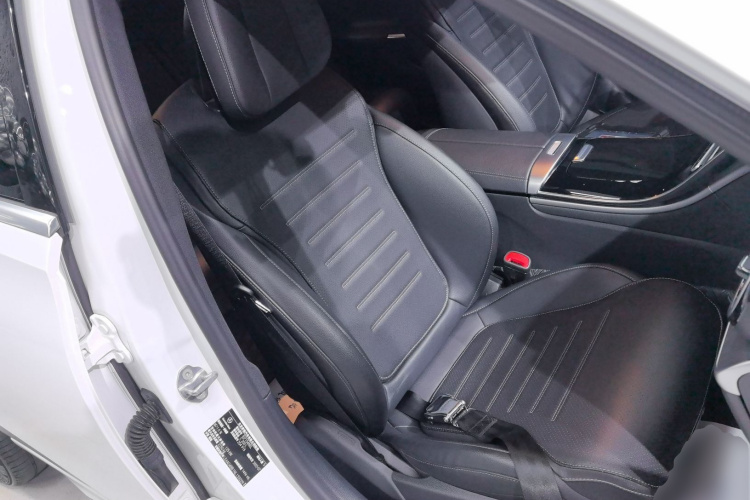 奔驰C级 2022款 改款 C 200 L 运动版局部细节41