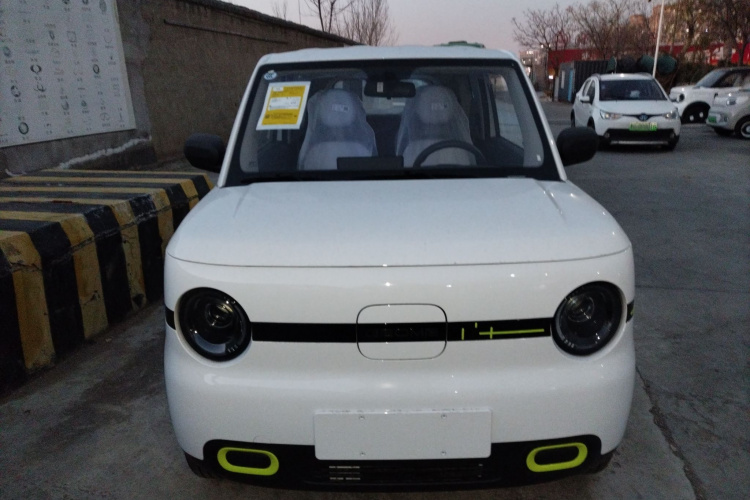 吉利银河 熊猫 2025款 210km 元气熊车身外观2