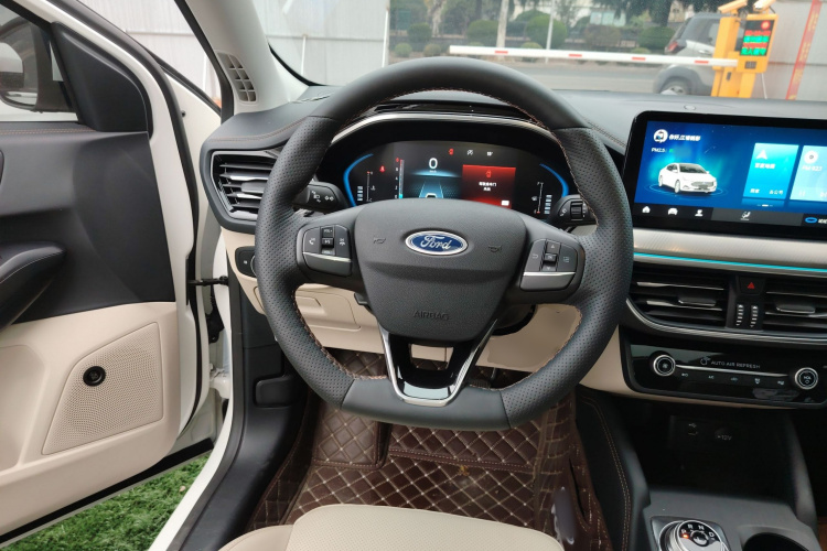 福特 福克斯 2021款 三厢 EcoBoost 180 自动锋潮型中控内饰13