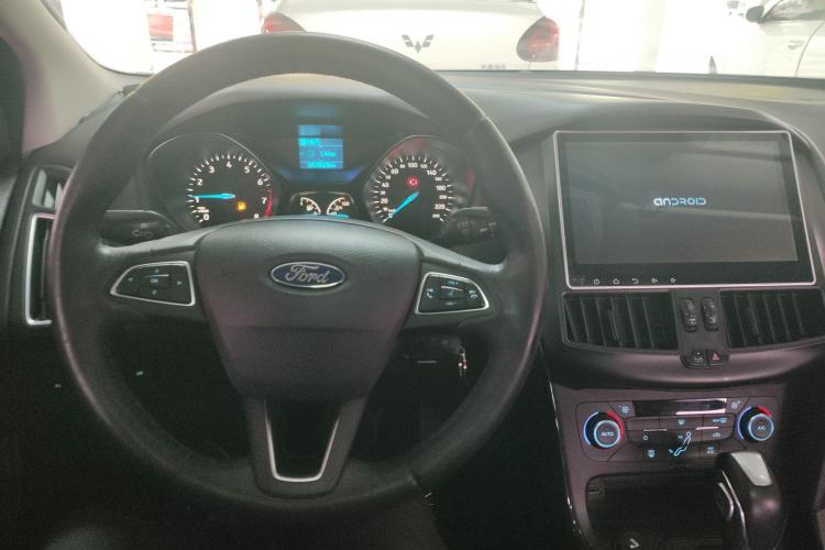 福特 福克斯 2015款 两厢 1.6L 自动风尚型中控内饰7003