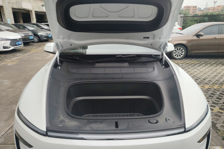 特斯拉 Model Y 2025款 改款 长续航全轮驱动版局部细节24