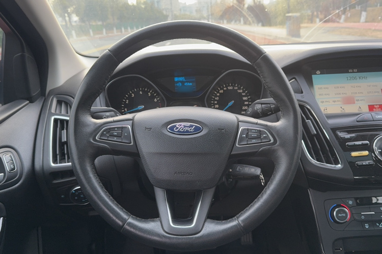 福特 福克斯 2017款 三厢 1.6L 自动风尚型智行版局部细节13