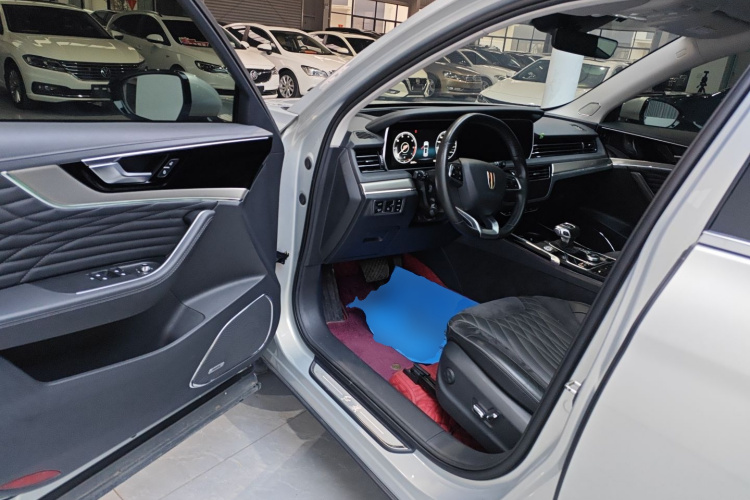 红旗HS5 2022款 改款 2.0T 智联旗享版中控内饰20