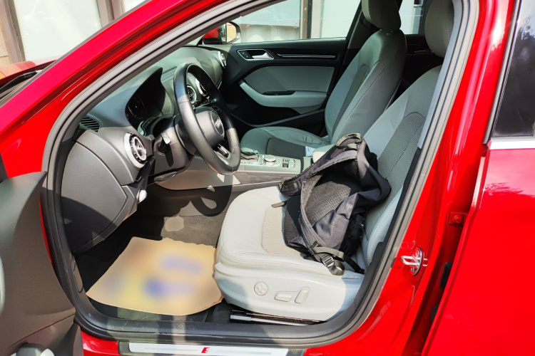 奥迪A3 2018款 30周年年型 Limousine 35 TFSI 时尚型中控内饰19