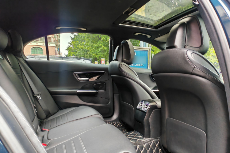 奔驰C级 2022款 改款 C 200 L 运动版中控内饰7003