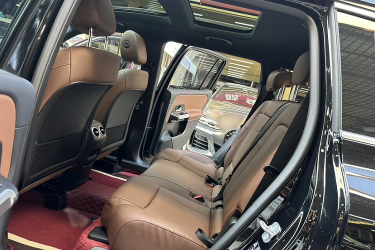 奔驰GLB 2024款 GLB 200 动感型中控内饰7002