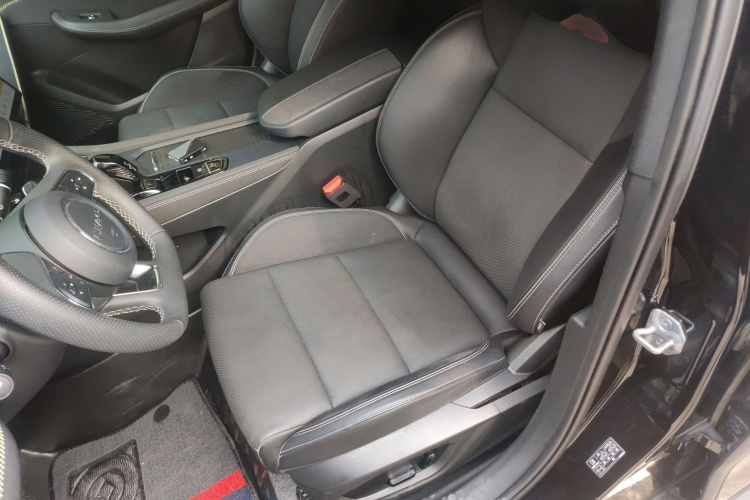 领克03 2025款 1.5TD DCT冠军版Pro中控内饰19