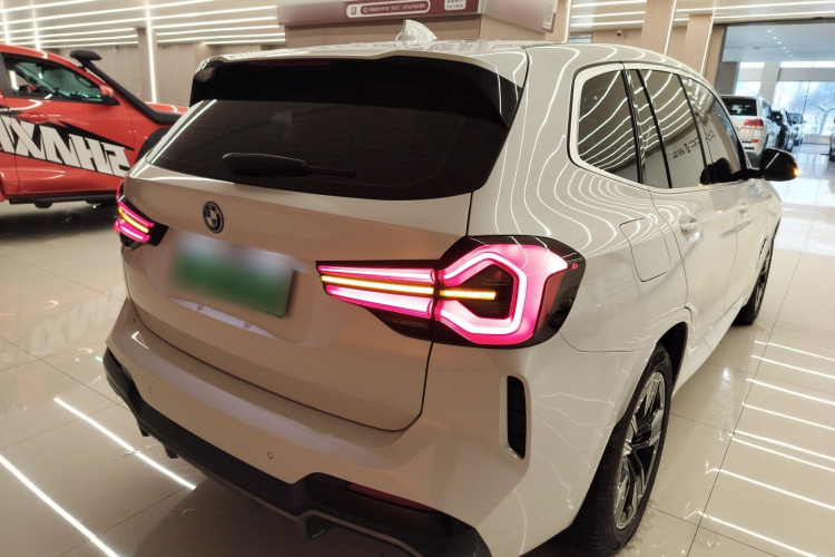 宝马iX3 2024款 领先型车身外观7