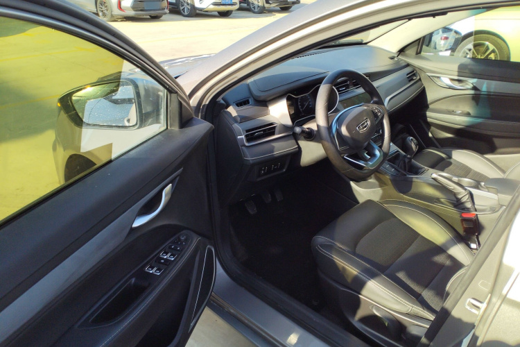 吉利汽车 帝豪 2021款 UP 1.5L 手动豪华型中控内饰7003