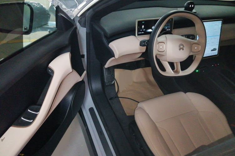 蔚来ET5 2022款 75kWh中控内饰7003