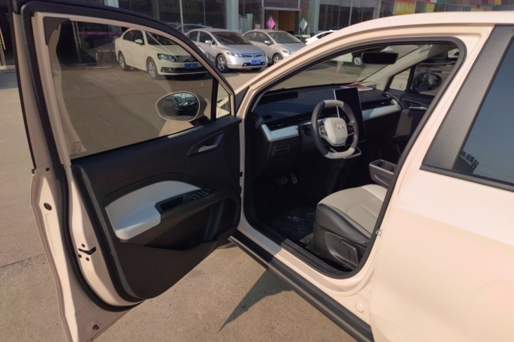 哪吒汽车 哪吒AYA 2023款 318 Lite中控内饰20