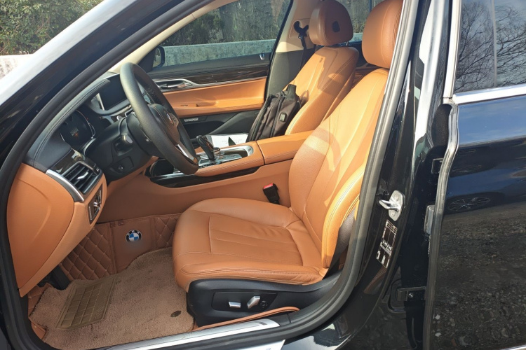 宝马7系 2017款 730Li 领先型中控内饰19