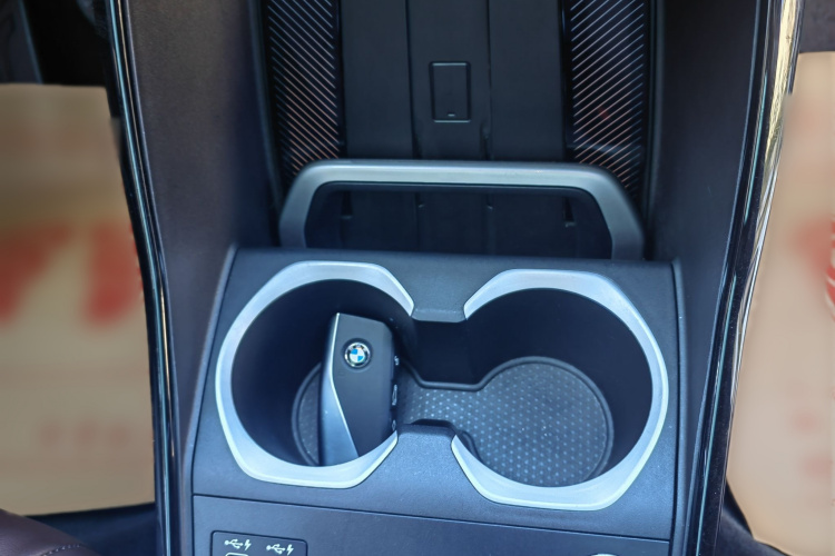 宝马iX1 2023款 xDrive30L X设计套装局部细节16