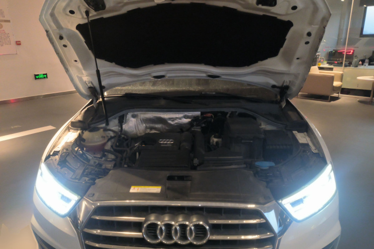 奥迪Q3 2018款 30周年年型 30 TFSI 时尚型机舱底盘24