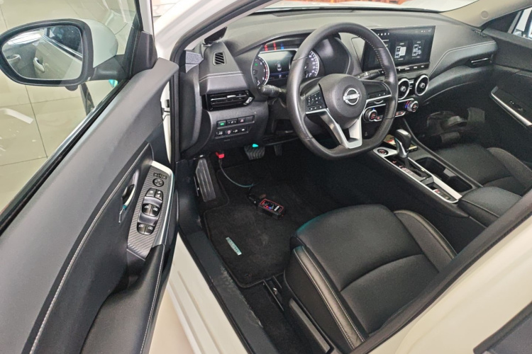 日产 轩逸 2023款 1.6L CVT悦享版中控内饰7003