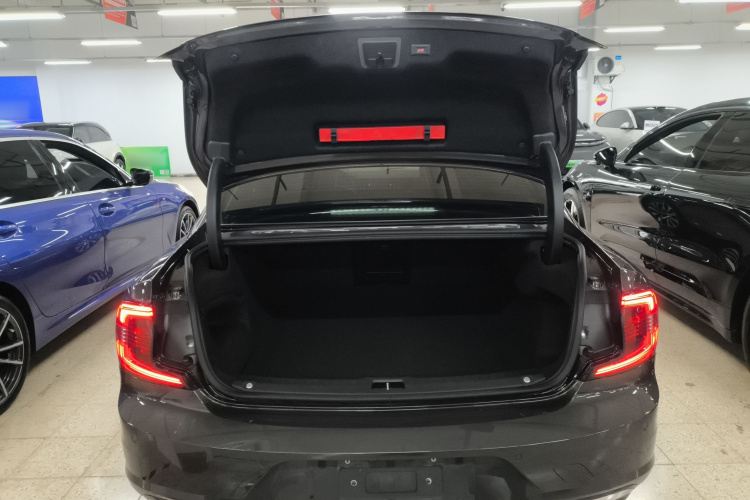 沃尔沃S90 2022款 B5 智逸豪华版机舱底盘23