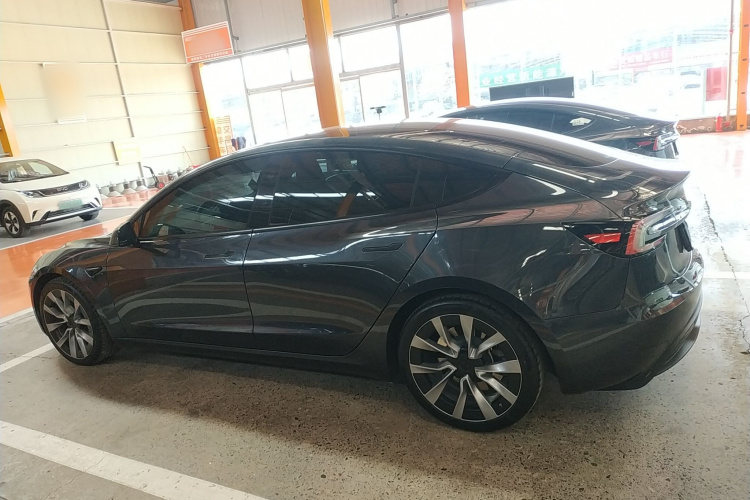 特斯拉 Model 3 2023款 长续航全轮驱动版车身外观4