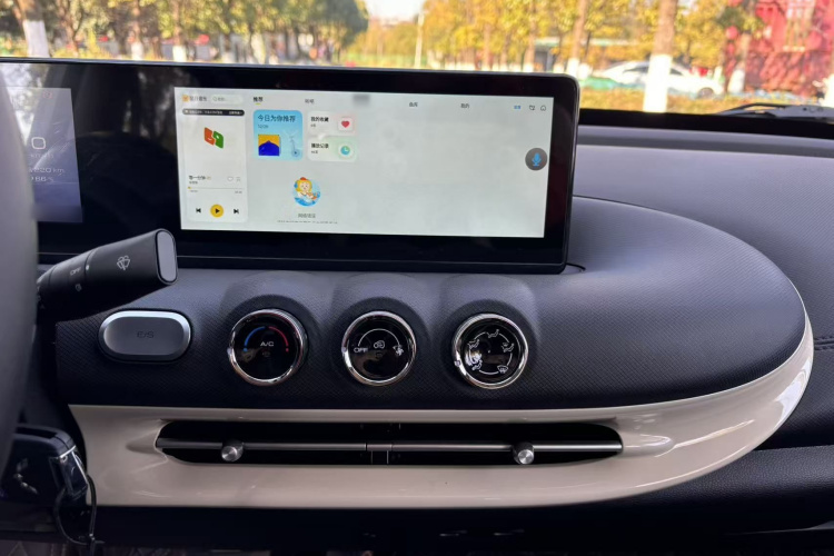 五菱汽车 五菱缤果 2023款 333km 快享款中控内饰7009