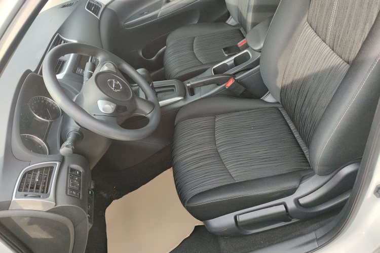 日产 轩逸 2019款 经典 1.6XE CVT舒适版中控内饰19