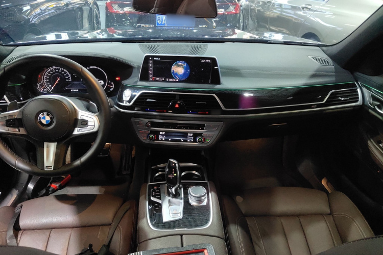 宝马7系 2018款 730Li 领先型 M运动套装中控内饰12