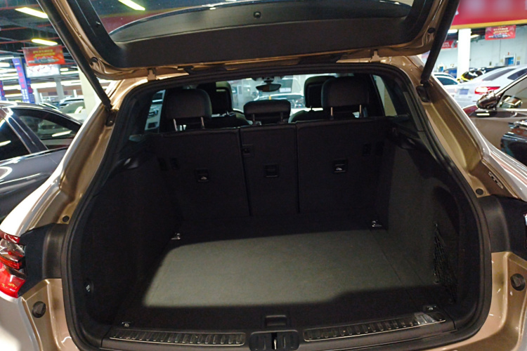 保时捷 2014款 Macan 2.0T机舱底盘23