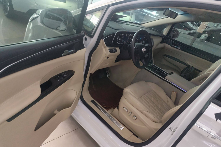 别克GL8 2022款 ES陆尊 653T 旗舰型中控内饰20