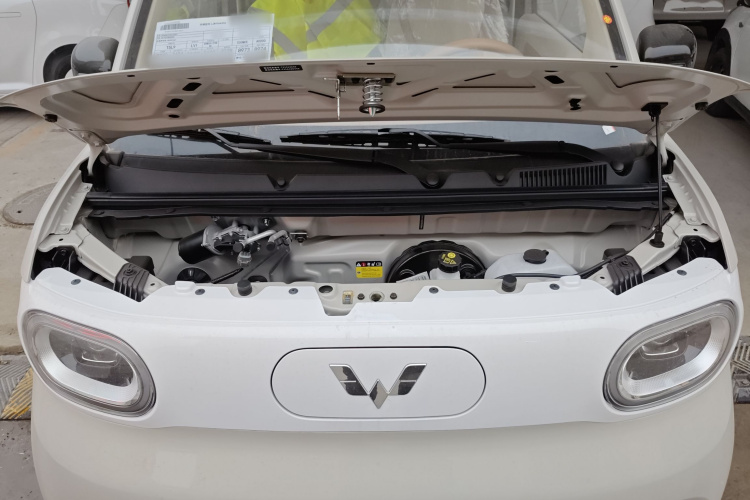 五菱汽车 宏光MINIEV 2024款 第三代 215km 青春版机舱底盘24