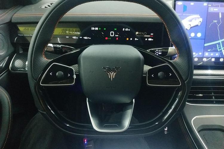 哪吒汽车 哪吒L 2024款 增程 310 闪充红衣版中控内饰13