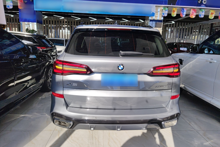 宝马X5 2022款 xDrive 30Li 尊享型M运动套装车身外观6