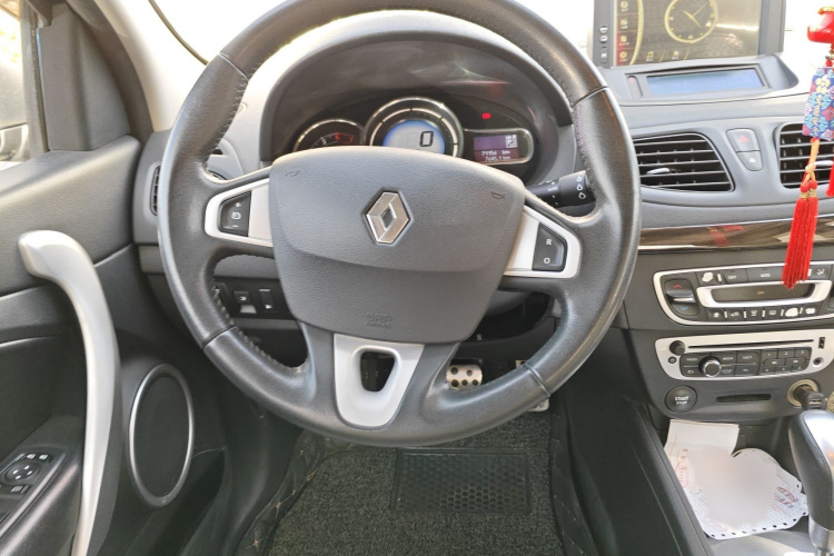 雷诺 风朗 2013款 2.0L 时尚版局部细节13