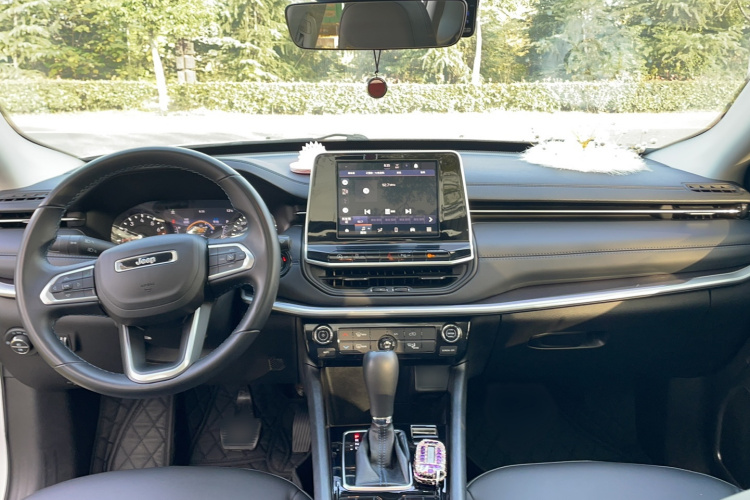 Jeep 指南者 2021款 220T 自动领先版中控内饰7004
