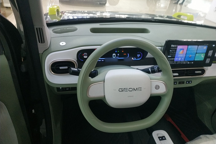 吉利银河 2025款 210km 熊猫骑士中控内饰13