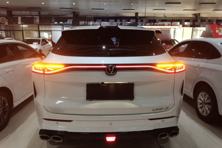 长安UNI-Z 2025款 1.5T 尊贵型车身外观6004