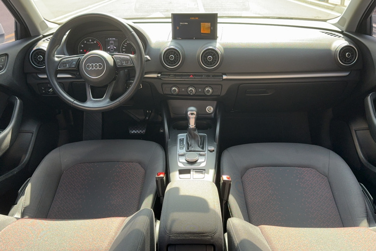 奥迪A3 2018款 30周年年型 Limousine 35 TFSI 进取型中控内饰7001