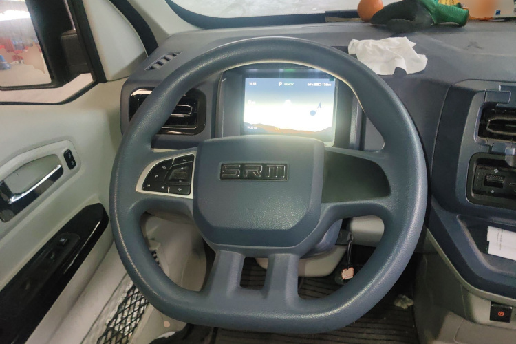 SRM鑫源新能源E3L 2025款 宁德41.86Kwh 305KM 实用型客车中控内饰13