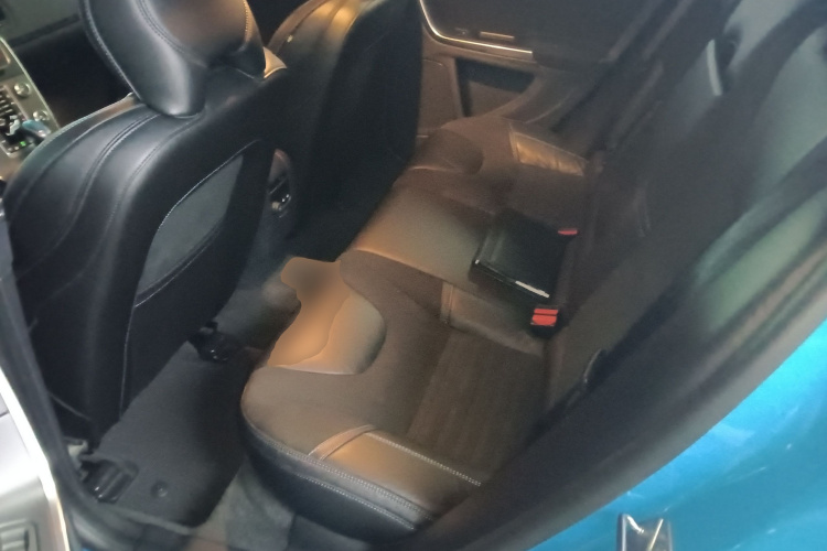 沃尔沃V60 2017款 2.0T Polestar中控内饰7004