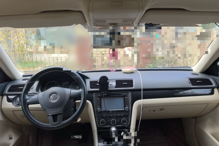 大众 帕萨特 2014款 1.8TSI DSG尊荣版中控内饰12