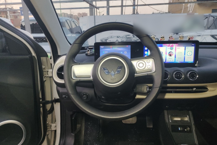 五菱汽车 五菱缤果 2023款 333km 快享款中控内饰13