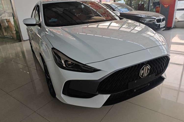 名爵 MG5 2023款 180DVVT CVT豪华版车身外观3